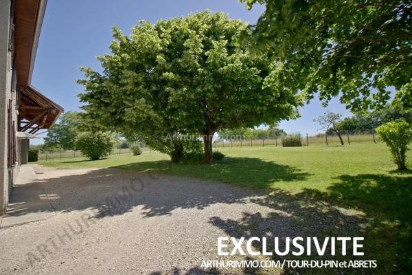 Vente                                                      Ferme
                        
                     4 pièces                      101 m2                     à La Tour-du-Pin