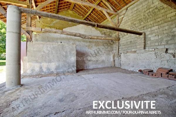 Vente                                                      Ferme
                        
                     4 pièces                      101 m2                     à La Tour-du-Pin