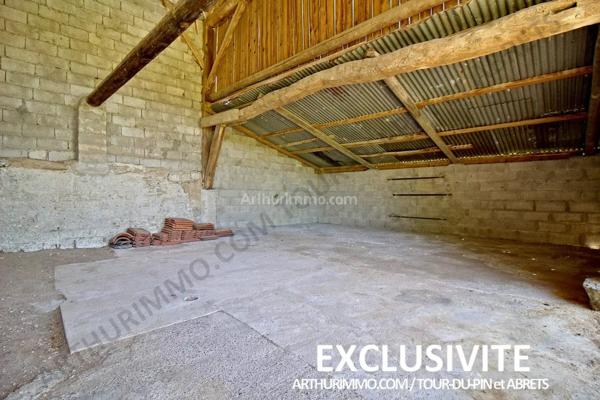 Vente                                                      Ferme
                        
                     4 pièces                      101 m2                     à La Tour-du-Pin