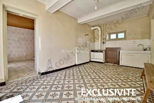 Vente                                                      Ferme
                        
                     4 pièces                      101 m2                     à La Tour-du-Pin