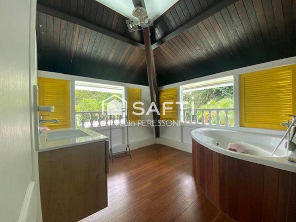 Propriété de style Créole T6 sur parcelle de 1Ha Piscine