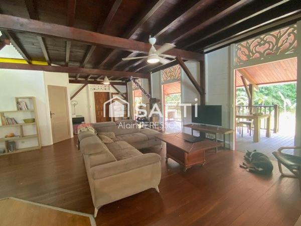 Propriété de style Créole T6 sur parcelle de 1Ha Piscine