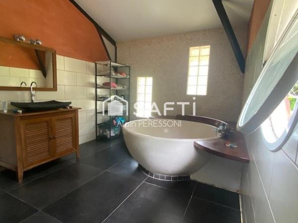 Propriété de style Créole T6 sur parcelle de 1Ha Piscine