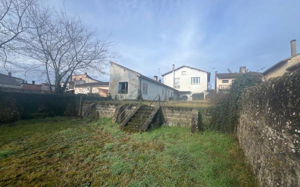 Immeuble à vendre    3 pièces •  Roquefort