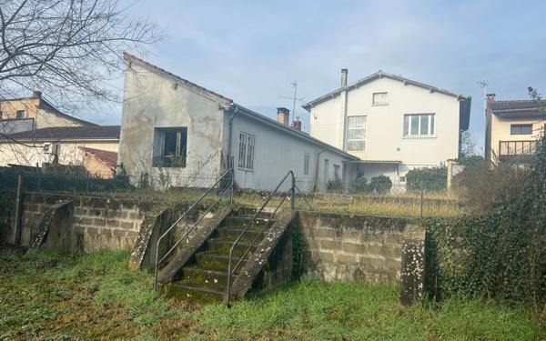 Immeuble à vendre    3 pièces •  Roquefort