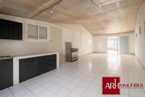 villa créole plain-pied T4 à rénover sur grand terrain divisible