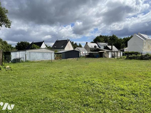 TERRAIN A BÂTIR AVEC DEPENDANCES