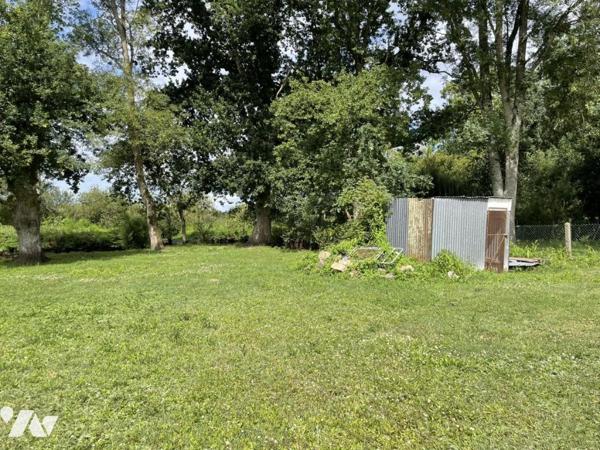 TERRAIN A BÂTIR AVEC DEPENDANCES