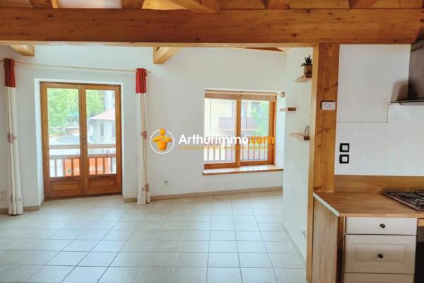 Vente                                                      Appartement
                        
                     4 pièces                      57 m2                     à Guillestre