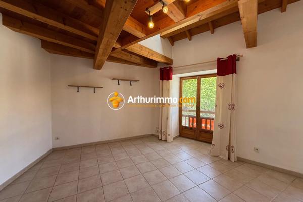 Vente                                                      Appartement
                        
                     4 pièces                      57 m2                     à Guillestre