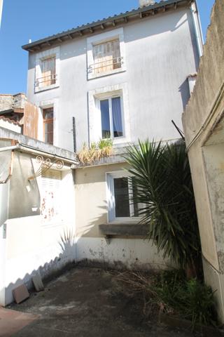 Aigre (16140) IMMEUBLE DE RAPPORT 232 M2 - AIGRE