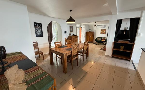 Maison à vendre    7 pièces •  Saint-Pierre