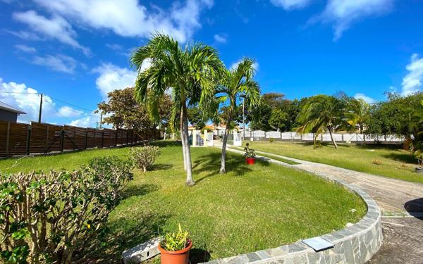 Maison à louer    5 pièces •  Le François