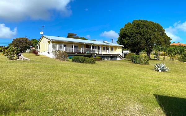 Maison à louer    5 pièces •  Le François