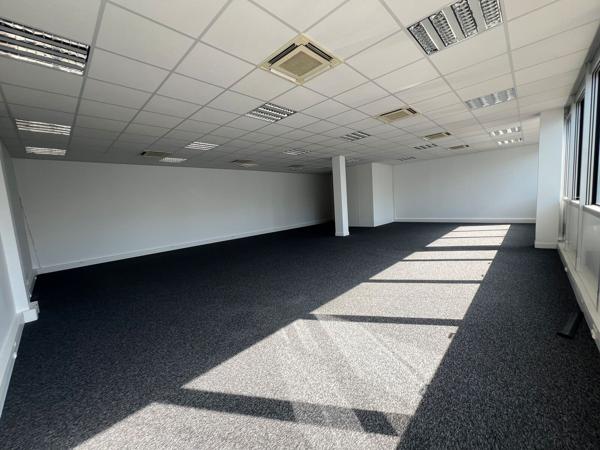 Bureaux à louer 119 m² Paris Nord 2 Roissy avec 7 places de parking