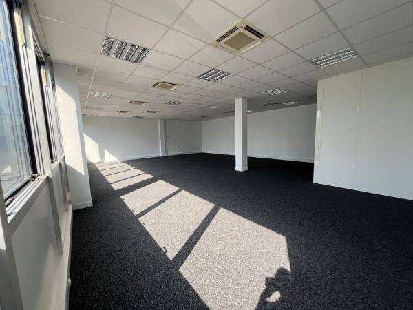 Bureaux à louer 119 m² Paris Nord 2 Roissy avec 7 places de parking