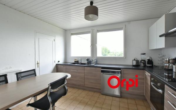 Appartement à vendre    5 pièces • 93,30 m2 Pierre-Bénite