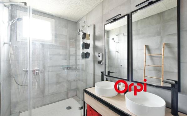 Appartement à vendre    5 pièces • 93,30 m2 Pierre-Bénite