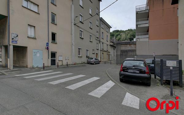 Appartement à vendre    3 pièces •  Bourgoin-Jallieu