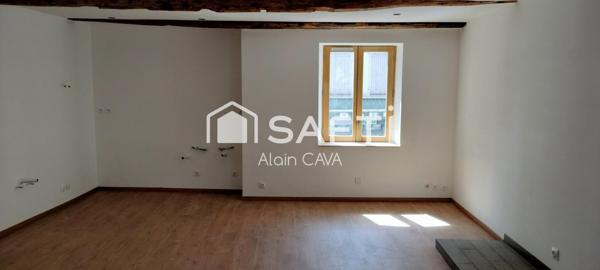 Appartement de 49 m² au prier étage avec balocon et garage en indivision