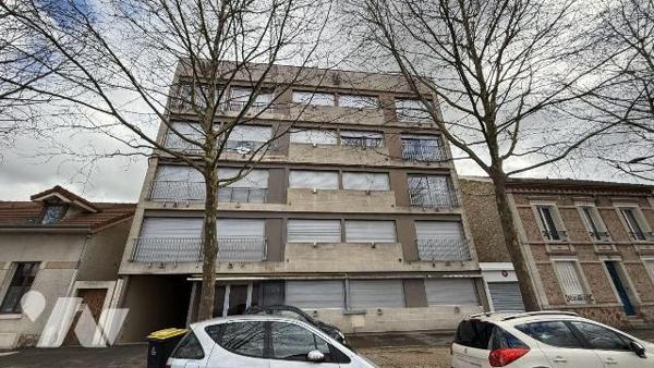 Situé à proximité du centre-ville de Châlons-en-Champagne, venez découvrir cet appartement de 9...
