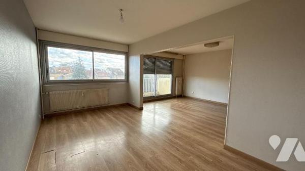 Situé à proximité du centre-ville de Châlons-en-Champagne, venez découvrir cet appartement de 9...