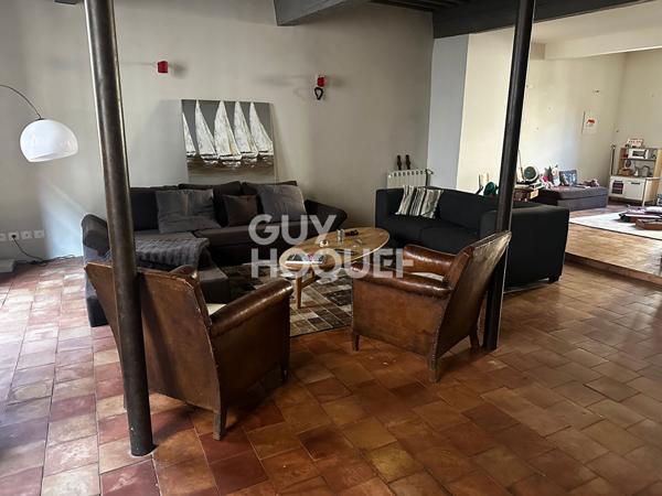 CARCASSONNE - Grande maison de ville avec cour et garage