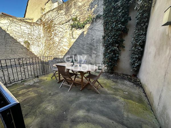 CARCASSONNE - Grande maison de ville avec cour et garage