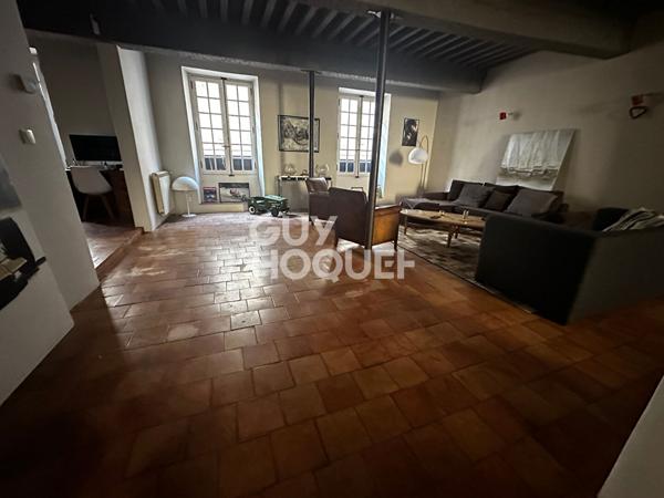 CARCASSONNE - Grande maison de ville avec cour et garage