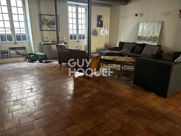 CARCASSONNE - Grande maison de ville avec cour et garage