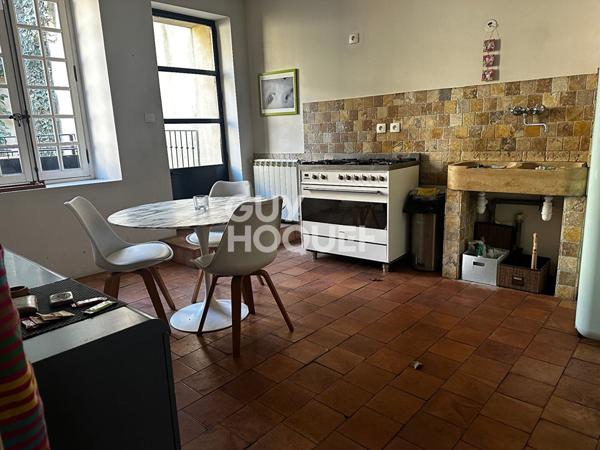 CARCASSONNE - Grande maison de ville avec cour et garage