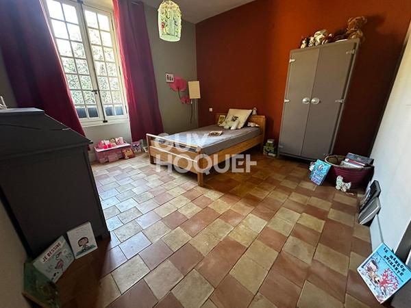 CARCASSONNE - Grande maison de ville avec cour et garage