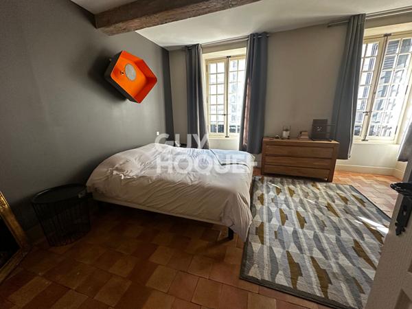 CARCASSONNE - Grande maison de ville avec cour et garage