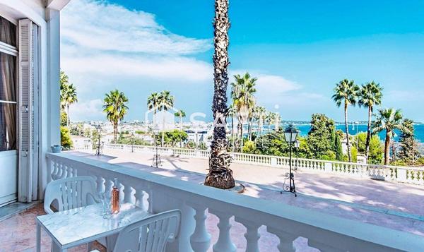 Appartement 6 pièces dans Château vue mer