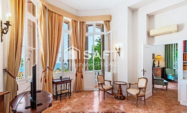 Appartement 6 pièces dans Château vue mer