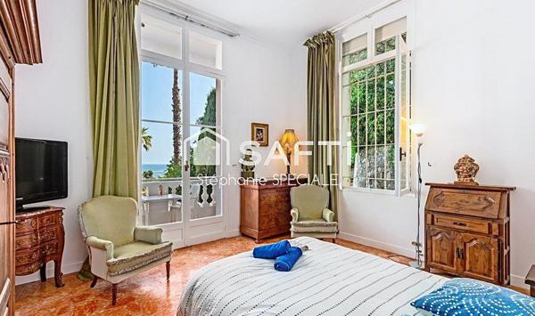 Appartement 6 pièces dans Château vue mer