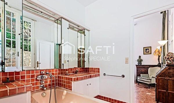 Appartement 6 pièces dans Château vue mer