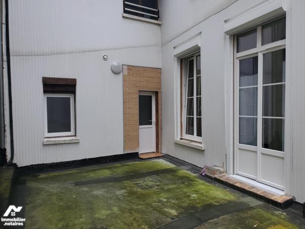 Immeuble composé de 7 appartements et un local commercial d'environ 412m².