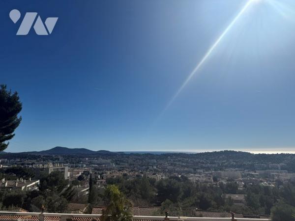 Situé au cœur du quartier très recherché du Faron, découvrez ce spacieux appartement de 87 m²