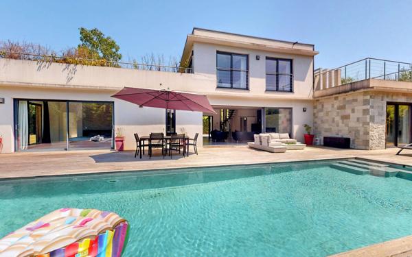 Maison à vendre    5 pièces • 273,49 m2 Mougins