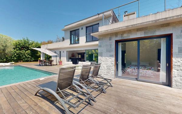 Maison à vendre    5 pièces • 273,49 m2 Mougins