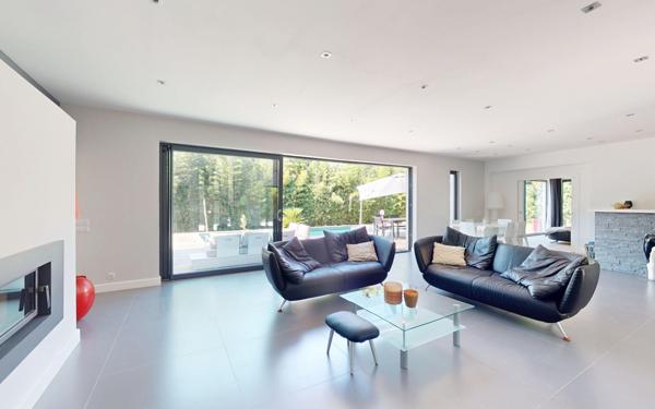 Maison à vendre    5 pièces • 273,49 m2 Mougins