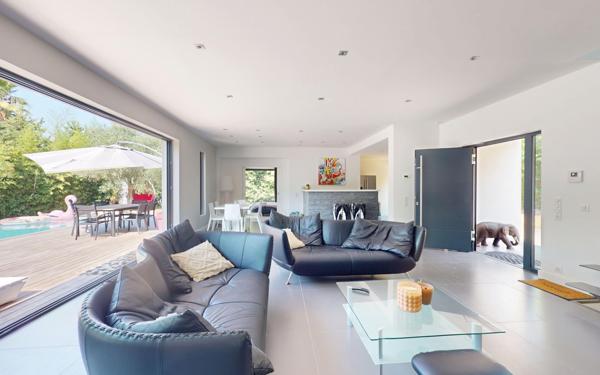 Maison à vendre    5 pièces • 273,49 m2 Mougins