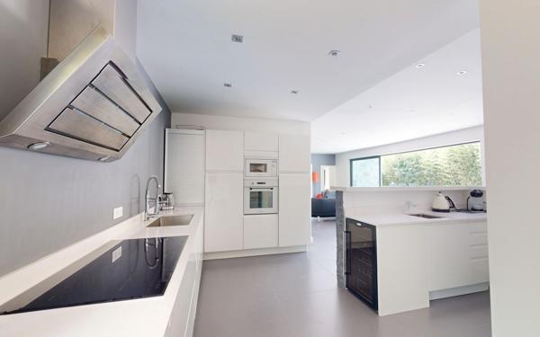 Maison à vendre    5 pièces • 273,49 m2 Mougins