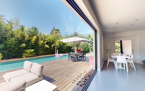 Maison à vendre    5 pièces • 273,49 m2 Mougins