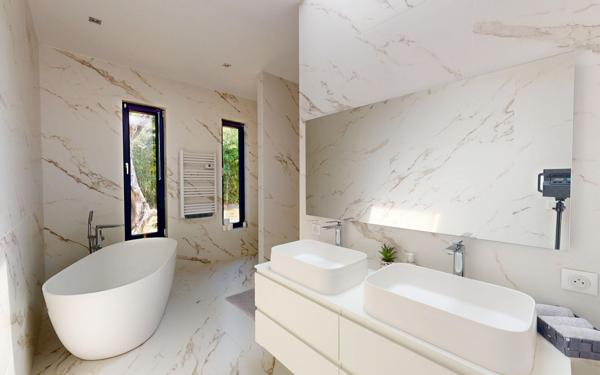 Maison à vendre    5 pièces • 273,49 m2 Mougins