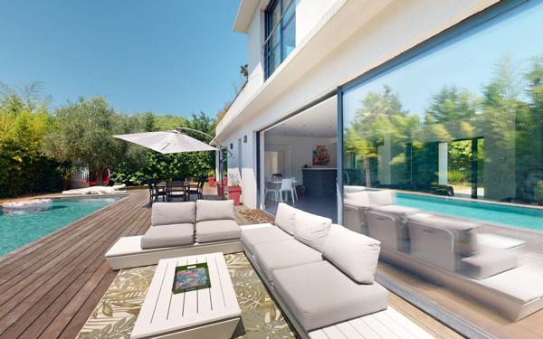Maison à vendre    5 pièces • 273,49 m2 Mougins