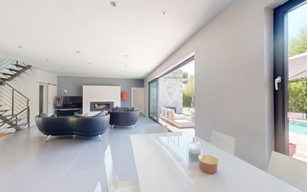 Maison à vendre    5 pièces • 273,49 m2 Mougins