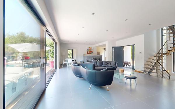 Maison à vendre    5 pièces • 273,49 m2 Mougins