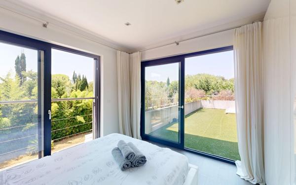 Maison à vendre    5 pièces • 273,49 m2 Mougins